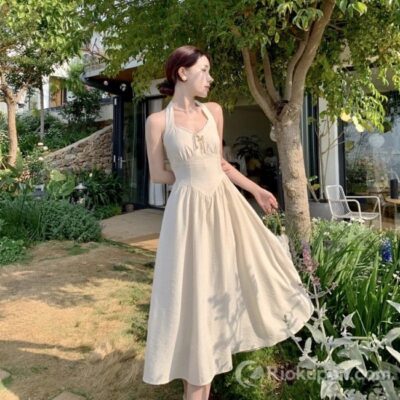 Váy vintage dáng dài cổ điển – Bí mật giúp bạn hóa nàng thơ thanh lịch giữa xu hướng hiện đại