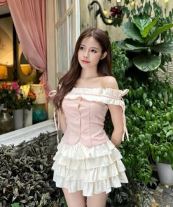 Áo tiểu thư hồng phối váy trắng